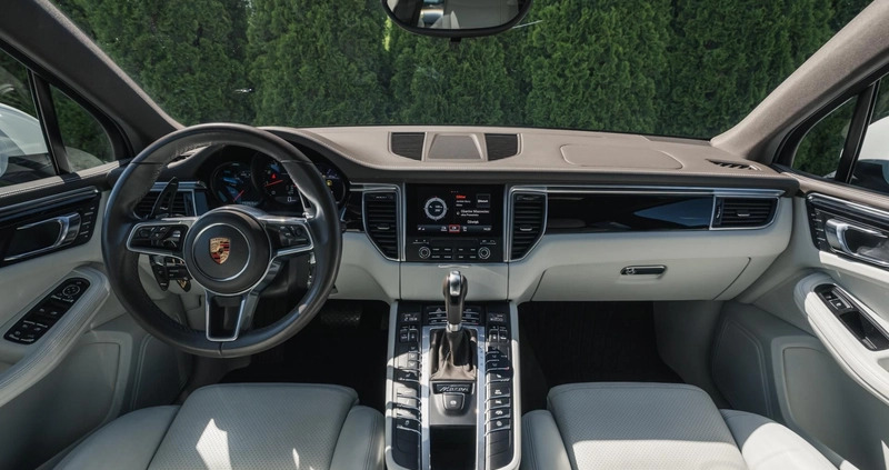 Porsche Macan cena 159990 przebieg: 139900, rok produkcji 2017 z Przedbórz małe 781
